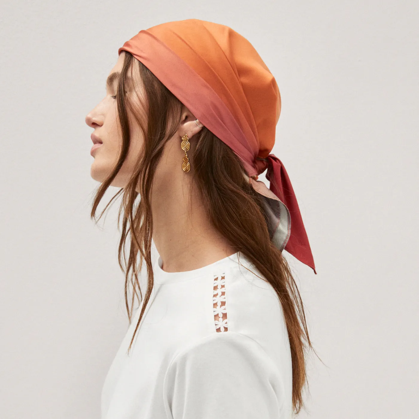 Embroidered White Cotton T-Shirt – Image 3